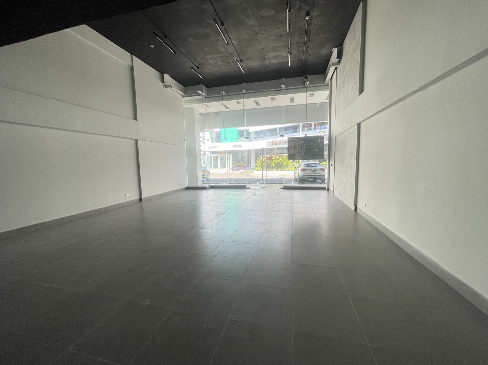 SE ALQUILA LOCAL COMERCIAL - VIA BRAZIL - 2