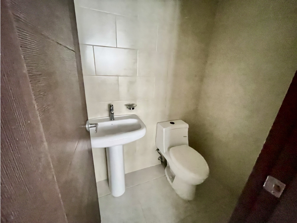 SE VENDE LOCAL COMERCIAL - 4