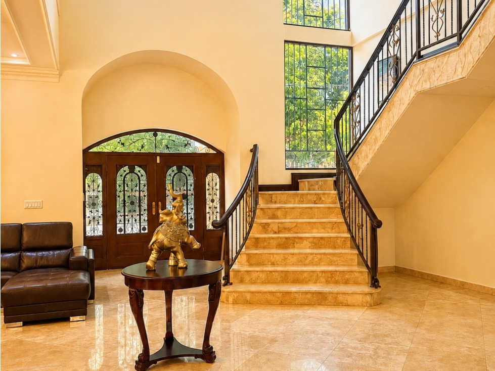 Casa en venta con piscina y paneles solares en La Alameda - 5