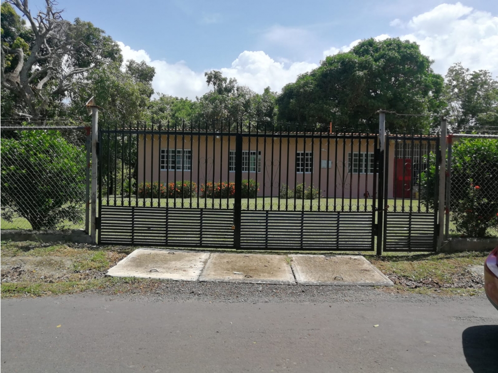 Venta de casa con amplio terreno en La Palma, San Carlos