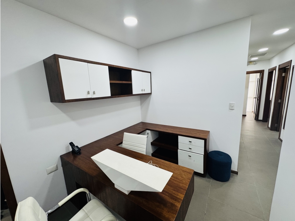 ALQUILER OFICINA AMOBLADA SKY BUILDING — foto 2