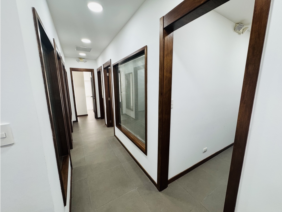 ALQUILER OFICINA AMOBLADA SKY BUILDING — foto 3