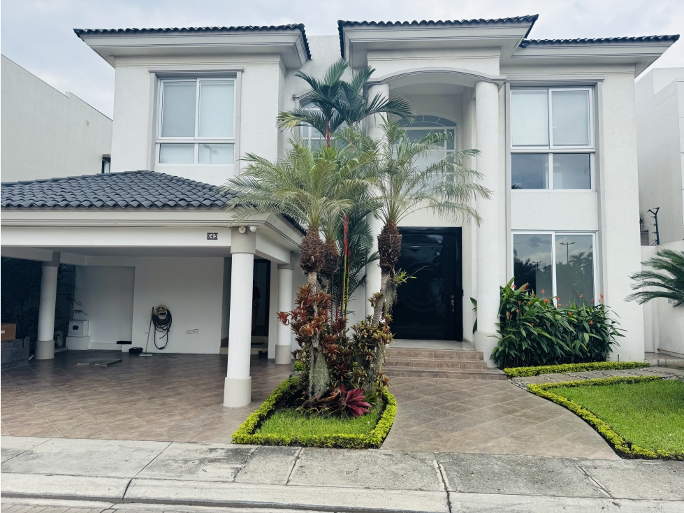 VENTA CASA URBANIZACION LAGUNA DEL SOL - VIA SAMBORONDÓN - GUAYAS - 1