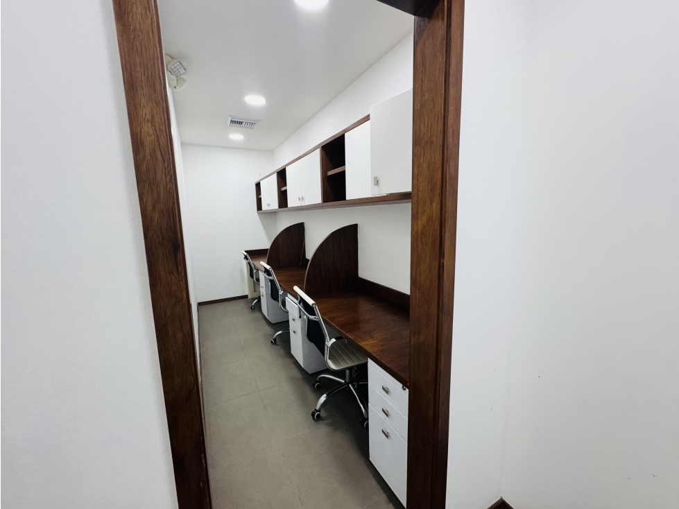 ALQUILER OFICINA AMOBLADA SKY BUILDING — foto 4