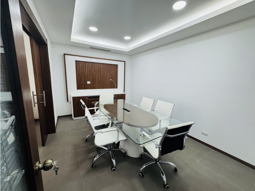 ALQUILER OFICINA AMOBLADA SKY BUILDING — foto 6