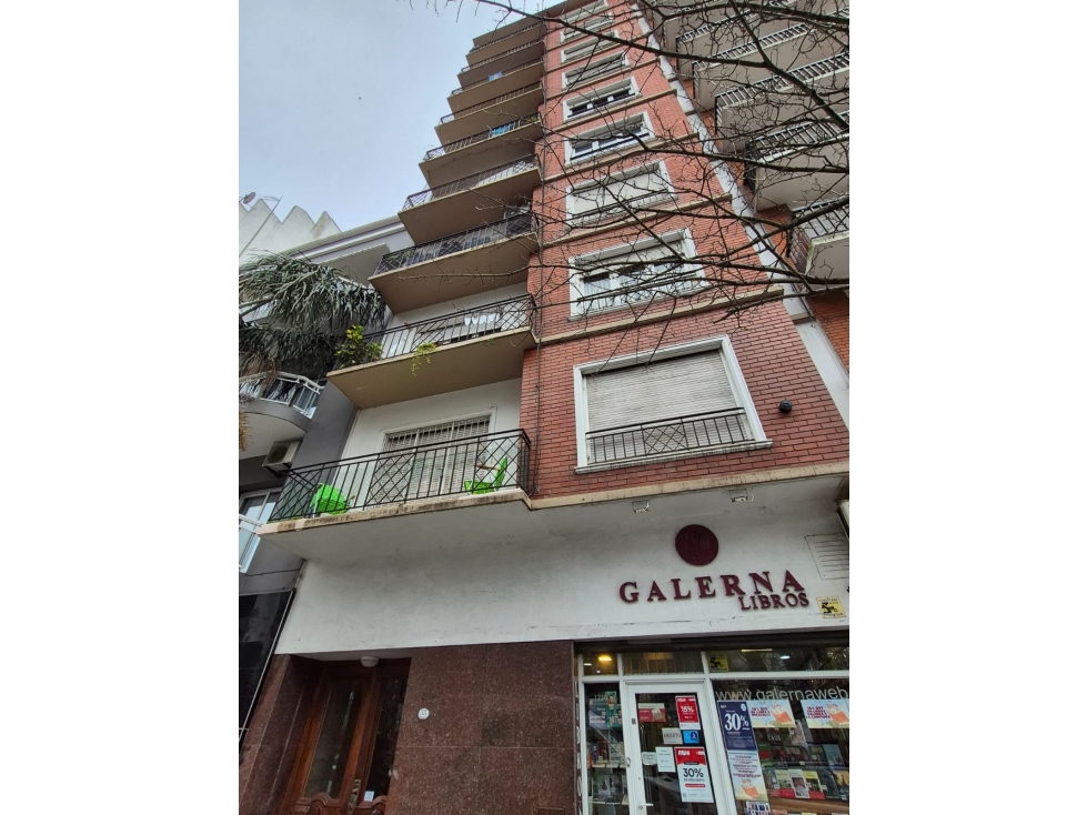 VENTA SEMIPISO 2 AMB- H. YRIGOYEN 1700 - 2