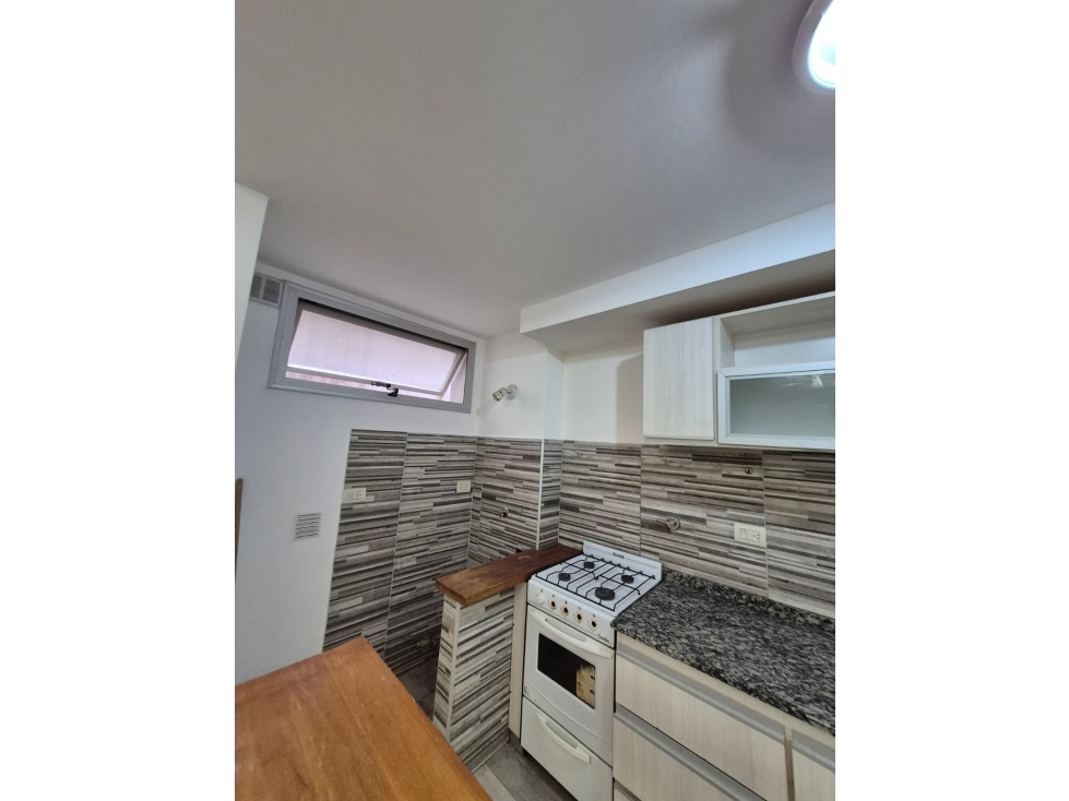 VENTA SEMIPISO 2 AMB- H. YRIGOYEN 1700 - 6