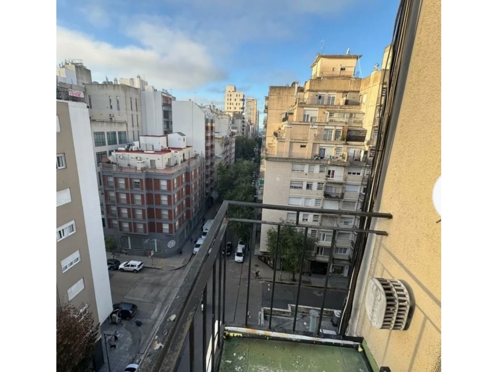 VENTA 2 AMB. BALCON A LA CALLE y dependencia- CORRIENTES 2100