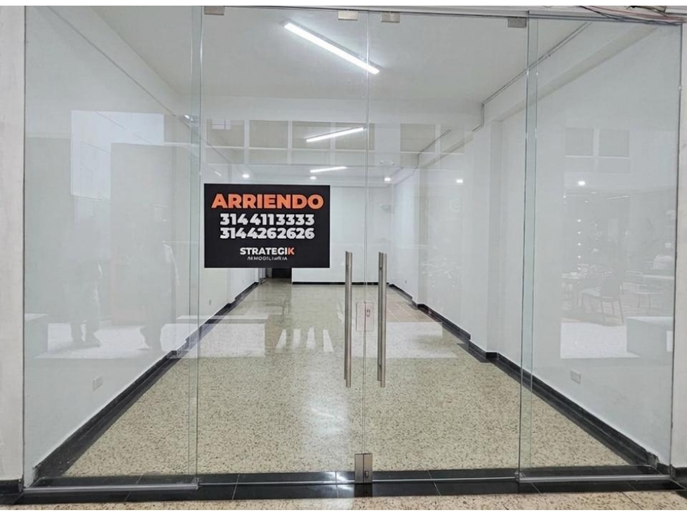 LOCAL 107 HALL COMERCIAL VIVE LA ONCE - 1