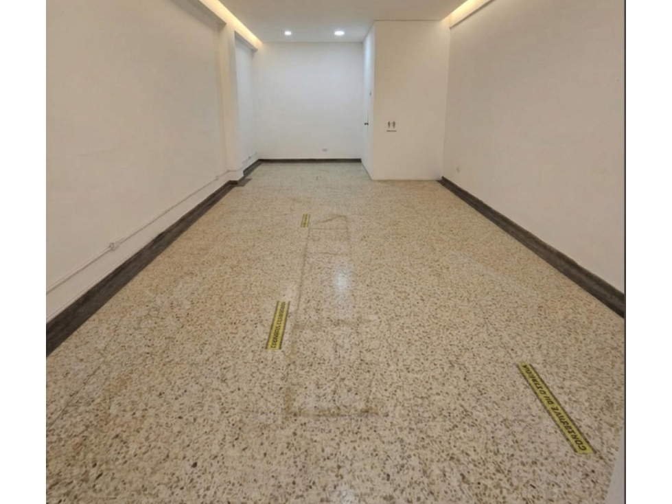 LOCAL 107 HALL COMERCIAL VIVE LA ONCE - 2
