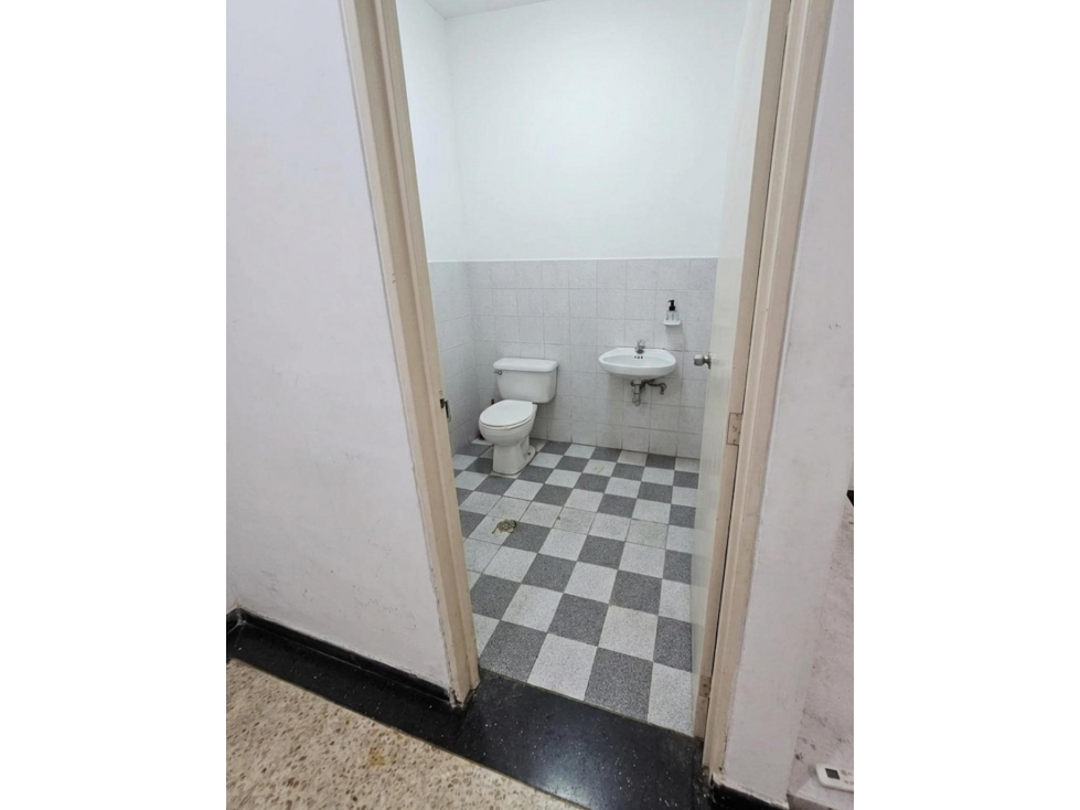 LOCAL 107 HALL COMERCIAL VIVE LA ONCE - 3