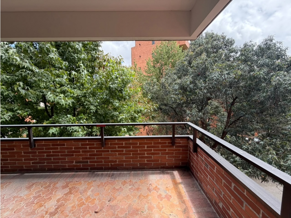 Apartamento en arriendo en Rosales Bajo
