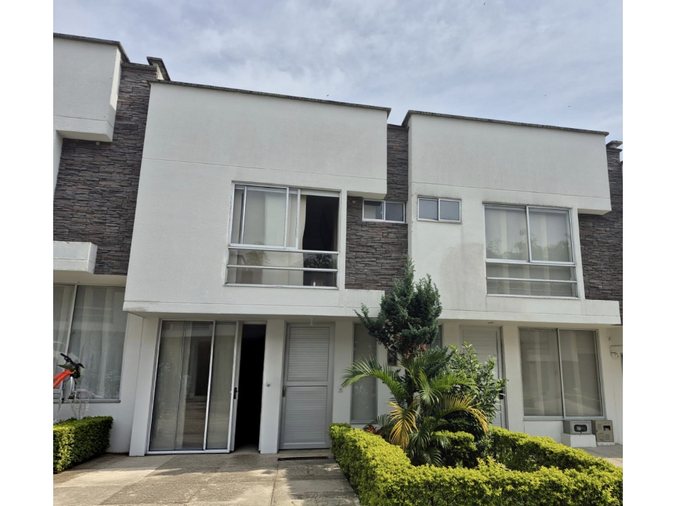 VENTA HERMOSA CASA DUPLEX EN LA PRADERA DOSQUEBRADAS