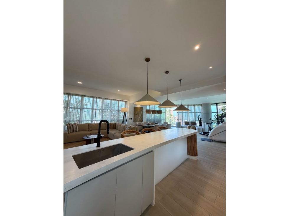 EXCLUSIVO Y LUJOSO APARTAMENTO EN PROVENZA — foto 2
