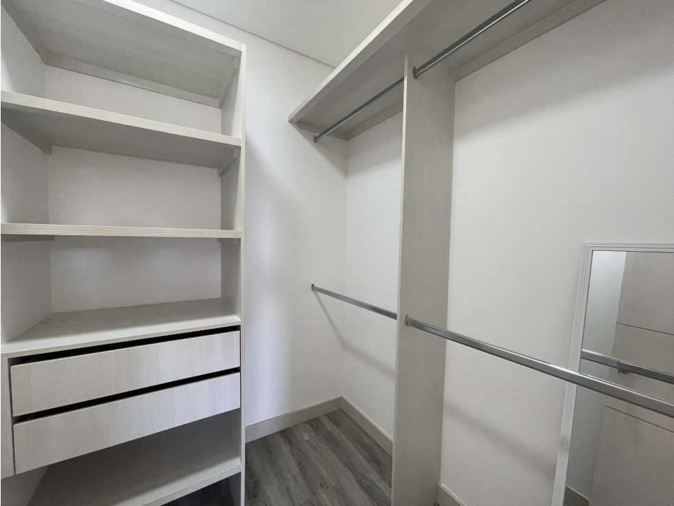 APARTAESTUDIO CON VISTA A LA CIUDAD EN LINARES POBLADO — foto 3