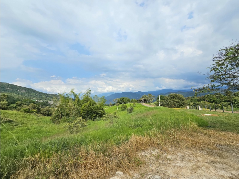 ¡Espectacular lote campestre de 10.000 m² en condominio! - 1