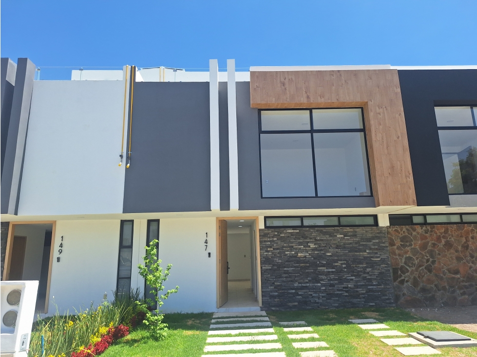 Casa Nueva en Venta en Alvento, Mineral de la Reforma.