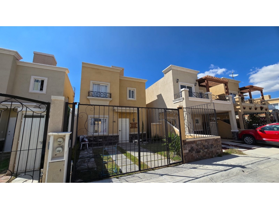 Venta en Privada Córcega, Los Viñedos 3 Recámaras Terreno122 m² - 2