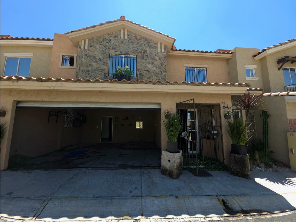 Casa en Venta en Real Madeira, frente a parque - 2