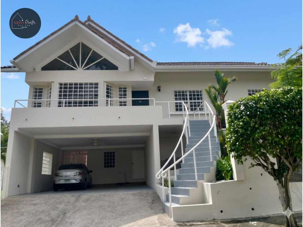 2 Story House for Sale Negotiable/Vendo Casa en La Montañesa