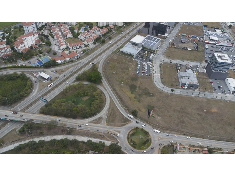 SE VENDE TERRENO EN SANTA MARIA BUSINESS DISTRICT — foto 3