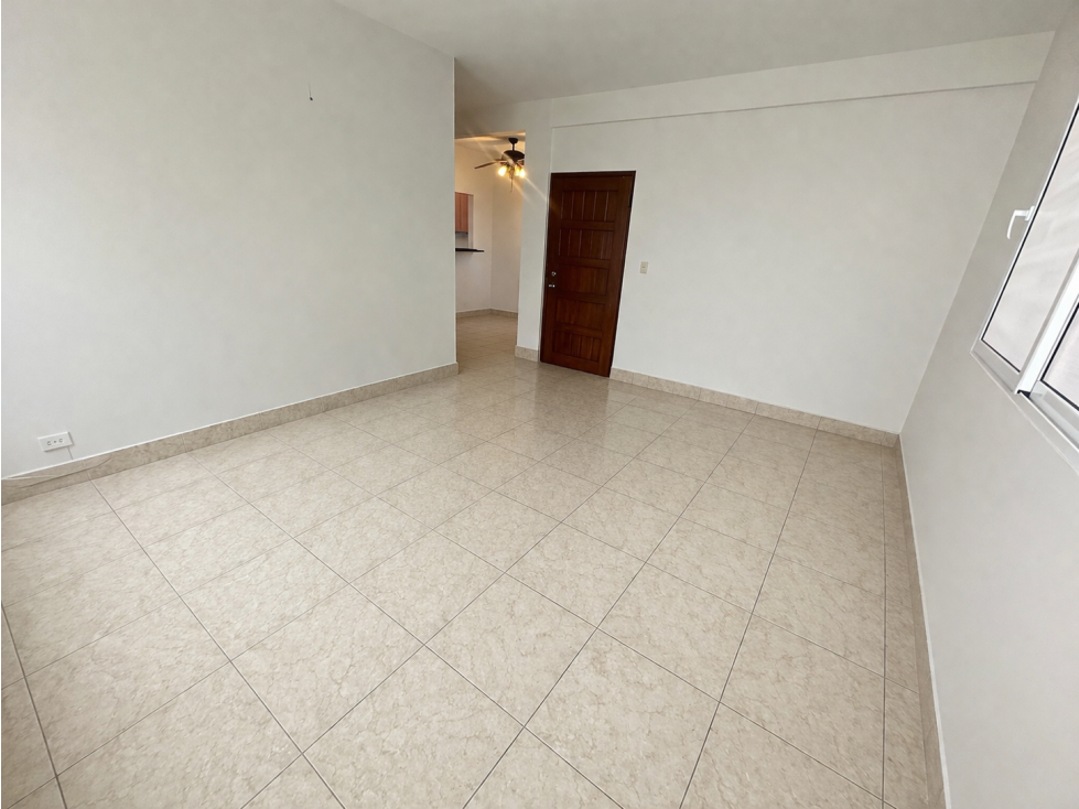 Alquiler de apartamento semi amoblado en La Cresta