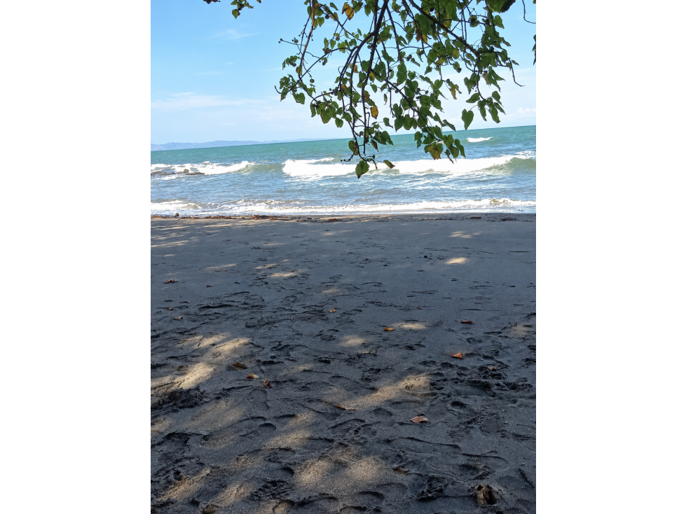 Venta de casa con terreno frente al mar en Búcaro Tonosi - 1