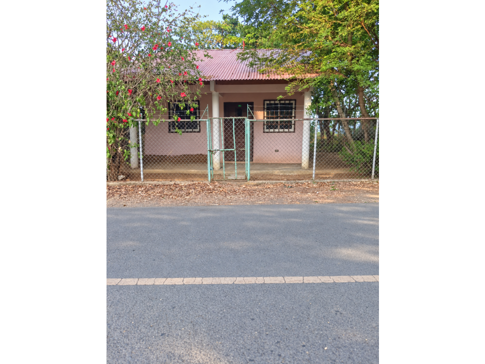 Venta de casa con terreno frente al mar en Búcaro Tonosi - 2