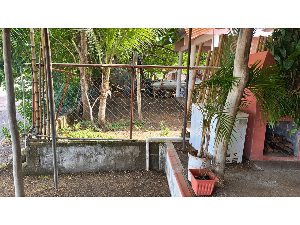 Venta de casa con terreno frente al mar en Búcaro Tonosi - 4