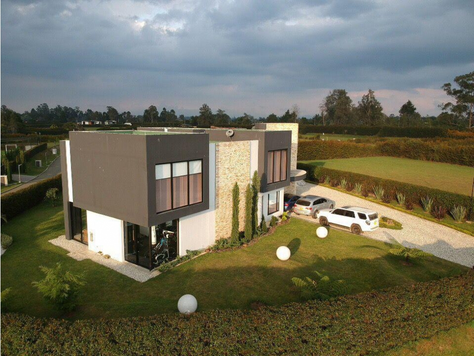 CASA EN PARCELACION