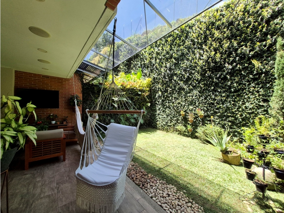 Casa 2 niveles en Loma del Atravesado