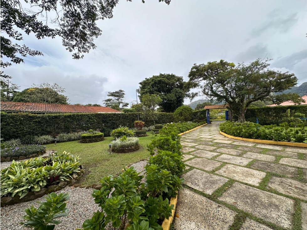 VENTA CASA EN EL VALLE DE ANTON -1,700m2 - 3
