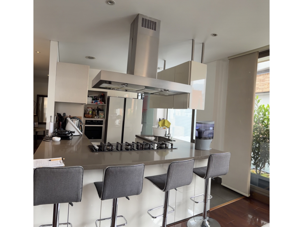 Venta apartamento en Santa Bibiana, edificio moderno, Bogota