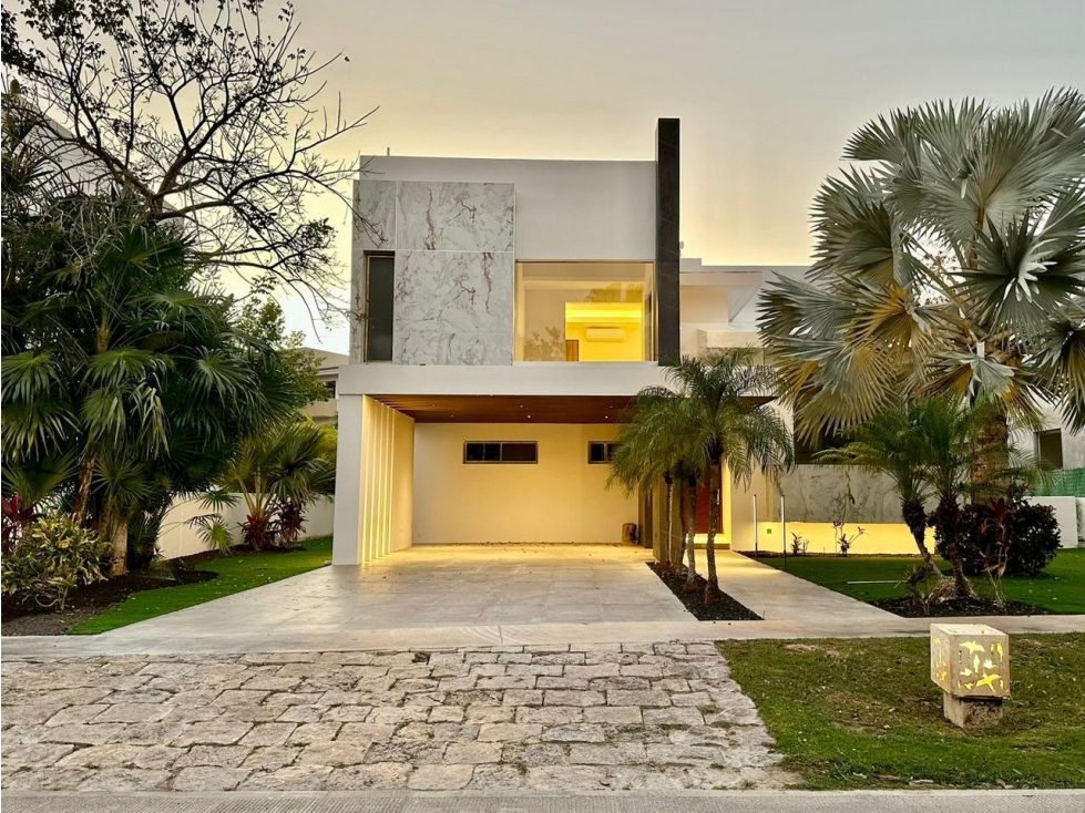 Impresionante Residencia en el Yucatan Country Club - 1