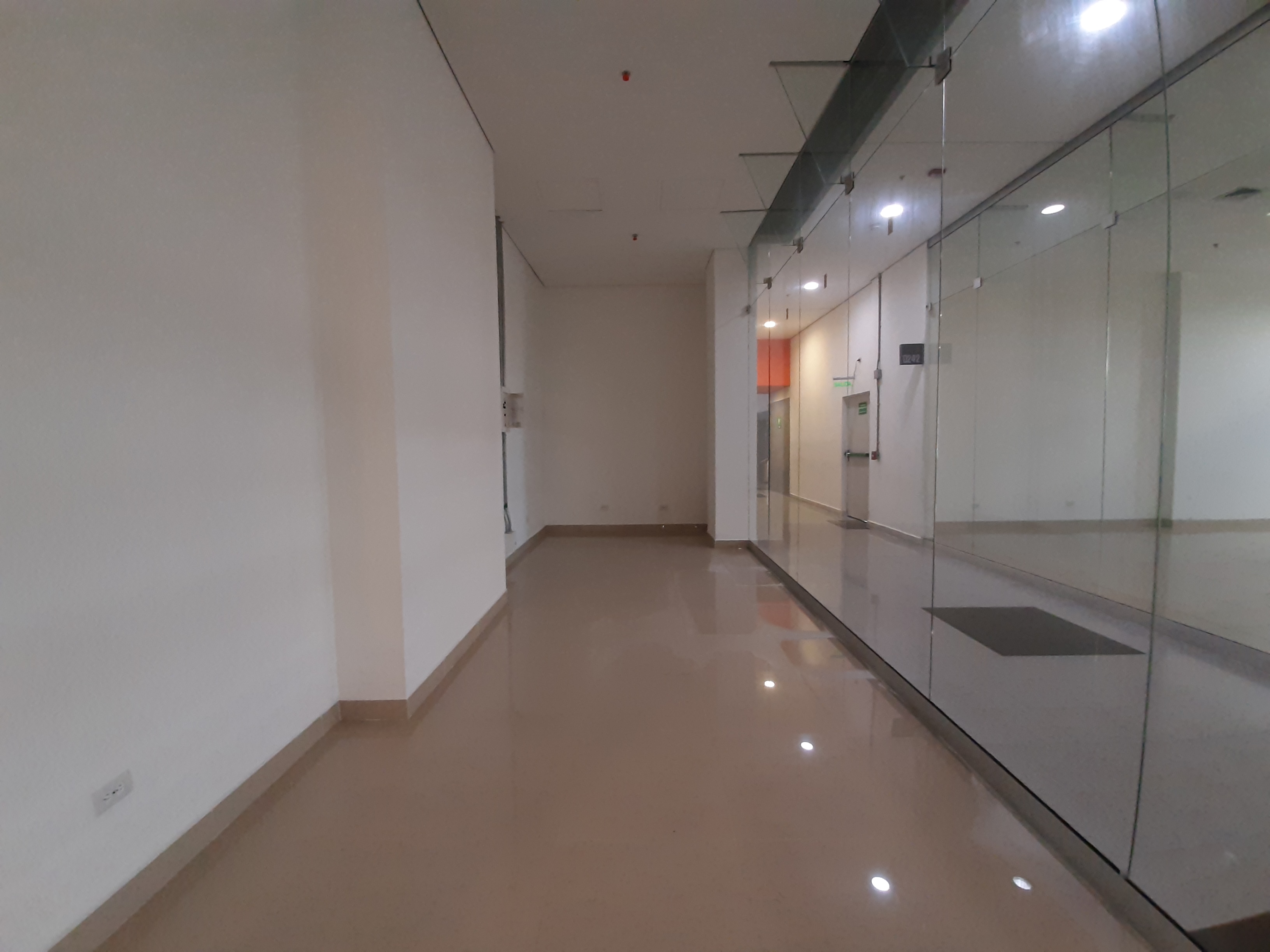 Local comercial en venta, Medellín el Chagualo, al frente de Ruta N — foto 2