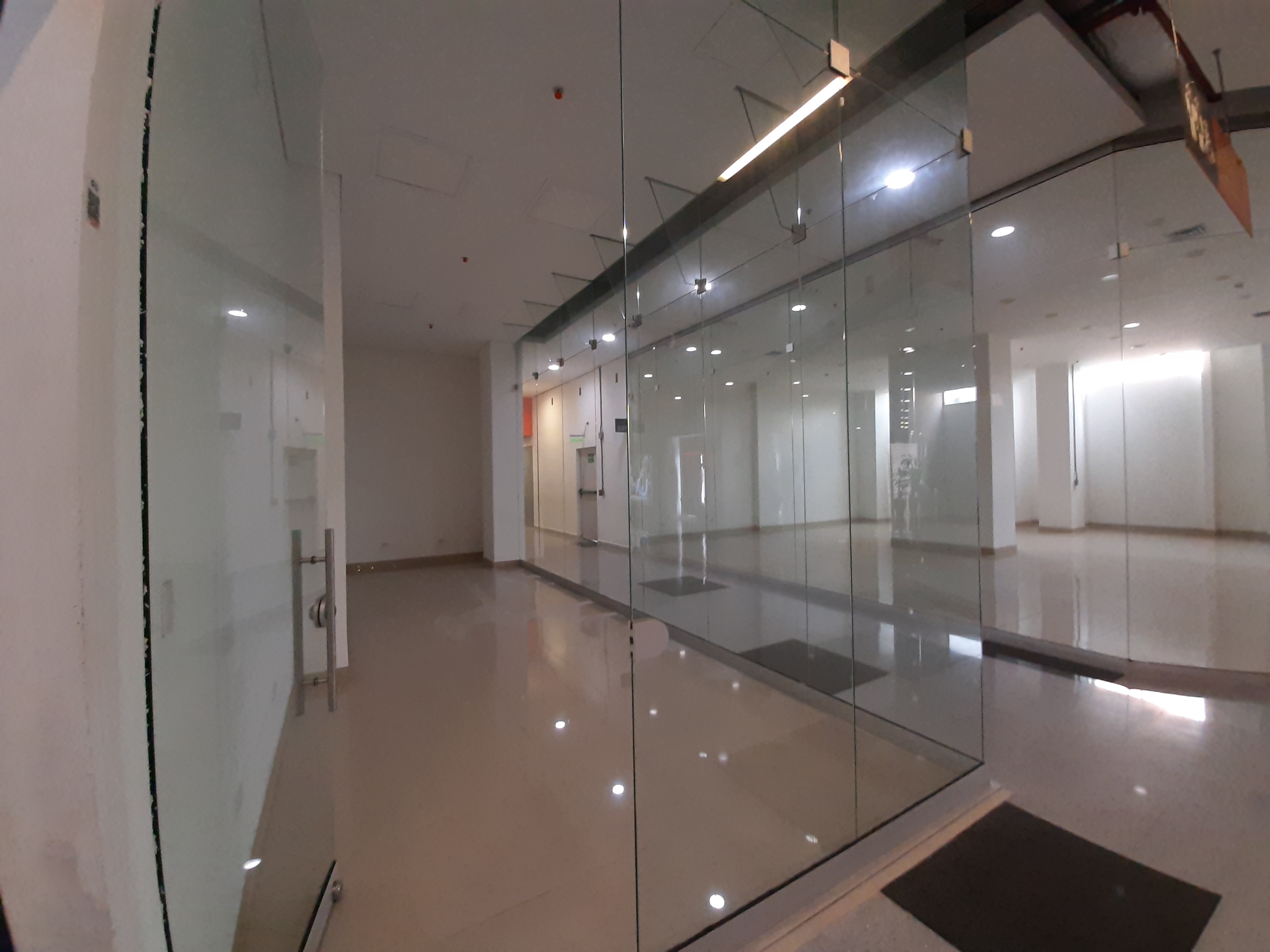 Local comercial en venta, Medellín el Chagualo, al frente de Ruta N — foto 4