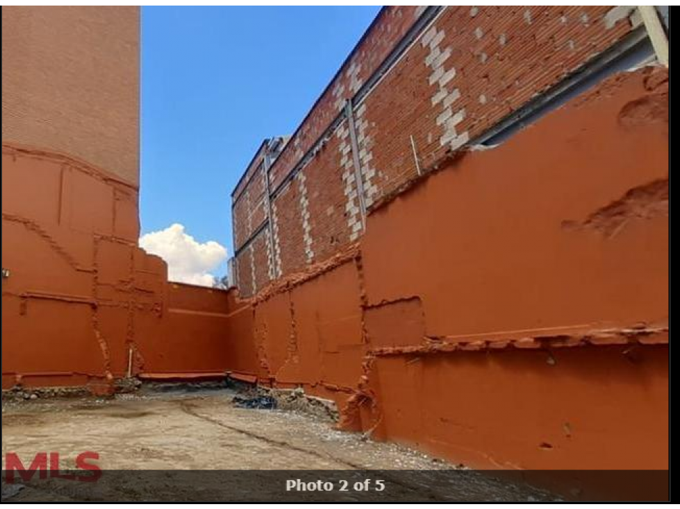 Lote en venta en Medellín, Sector Laureles, Esquinero, vitrina. — foto 2