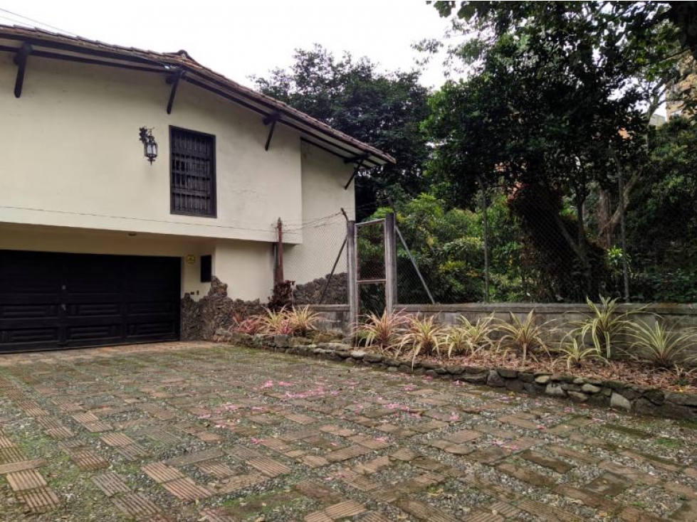 Casa y.local.vitrina en Medellín