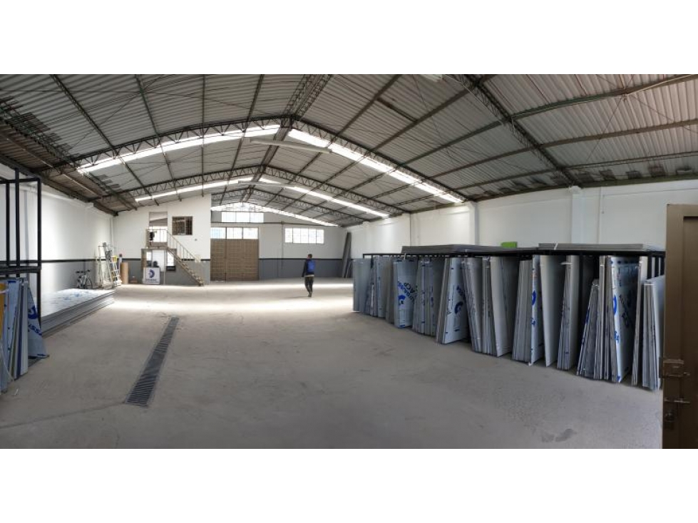 BODEGA 380 M2 EN VENTA ZONA NORTE BOGOTA D.C — foto 4