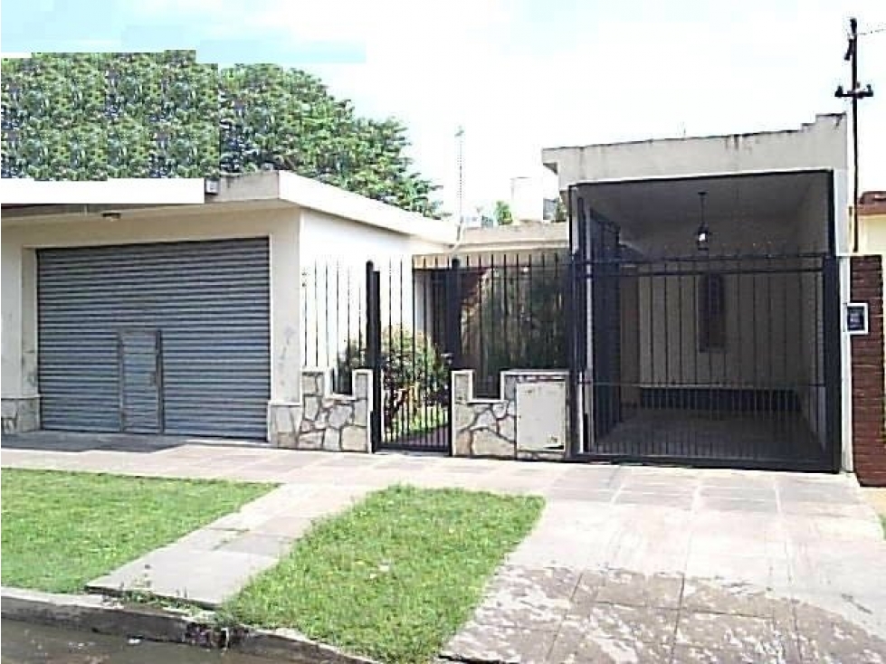 HERMOSA PROPIEDAD CON LOCAL EN ITUZAINGO NORTE.