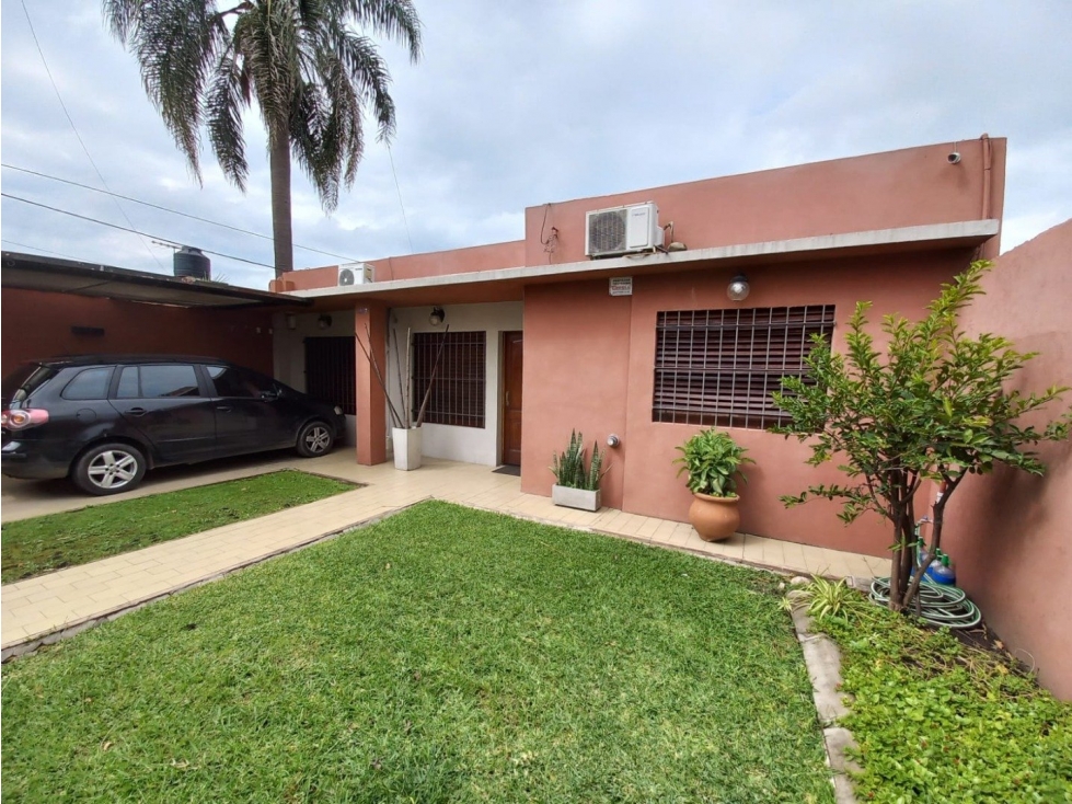 IMPECABLE CASA EN VENTA EN CASTELAR SUR - 1