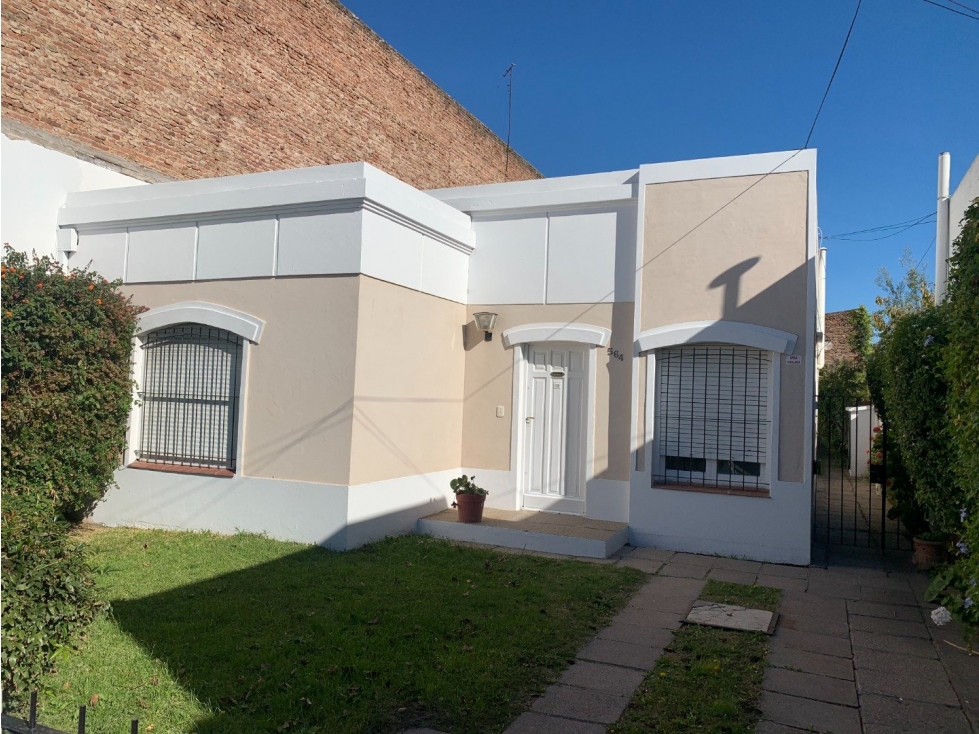 CASA AL FRENTE + depto. al patio. (Dos viviendas) - 1