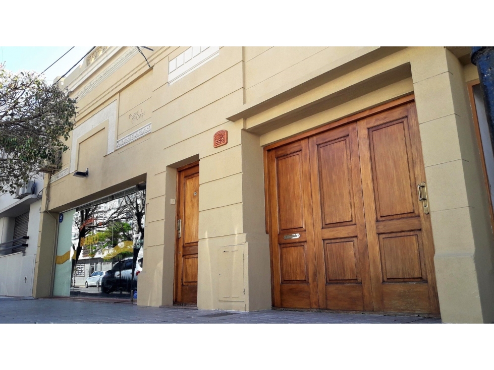 CASA CENTRICA CON LOCAL