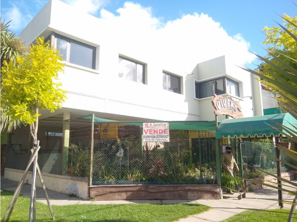 LOCAL + 2 DEPARTAMENTOS EN ESQUINA MUY COMERCIAL / TOMA PERMUTA