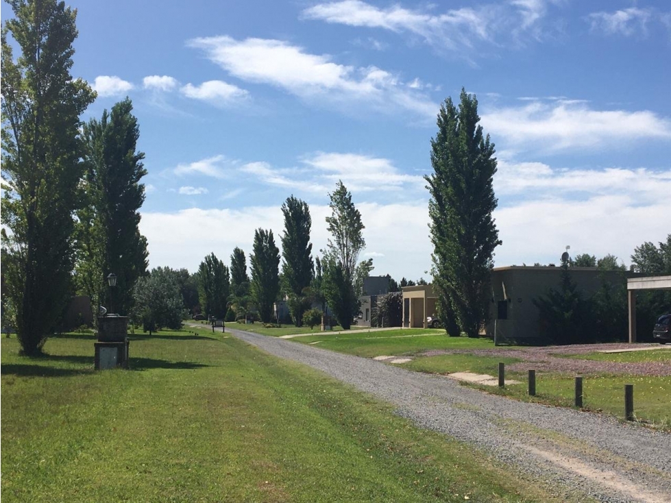 LOTE EN VENTA EN CLUB DE CAMPO SANTA IRENE COMARCAS DEL LUJAN — foto 2