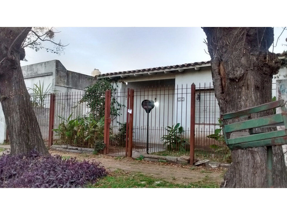 CHALET EN VENTA EN ITUZAINGO NORTE A RECICLAR - 3