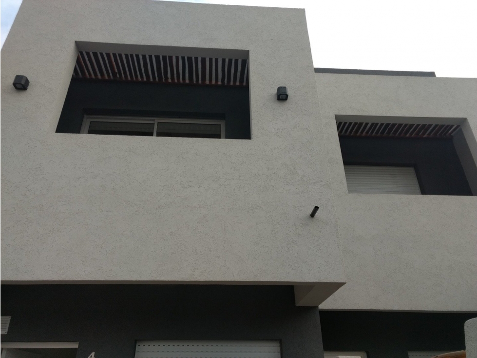 HERMOSO DUPLEX ESTILO MINIMALISTA en ALQUILER. VILLA TESEI — foto 2