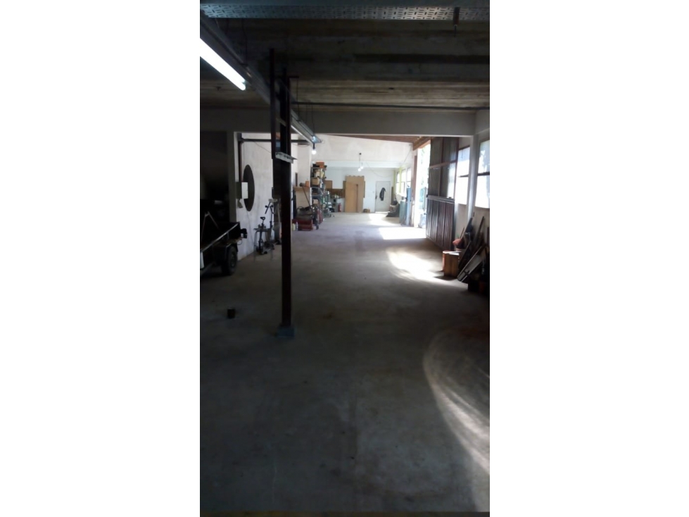 IMPORTANTE GALPON EN VENTA ZONA INDUSTRIAL. RETASADO!! - 4