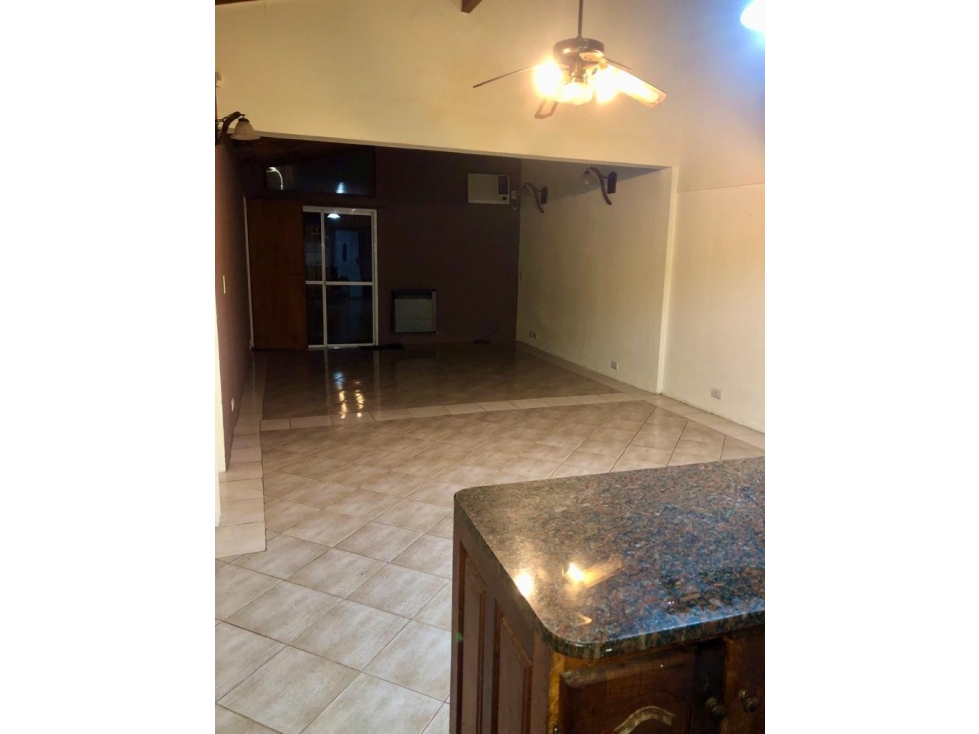 HERMOSO CHALET CASTELAR SUR. A METROS AVENIDA ZEBALLOS — foto 4