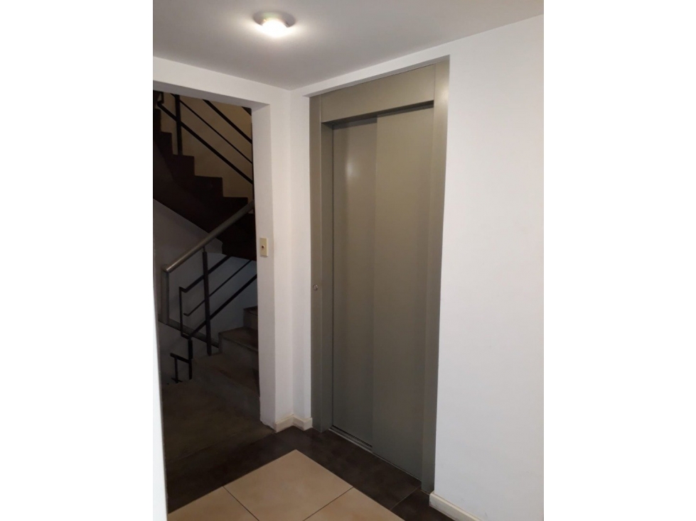 EXCELENTE DEPARTAMENTO EN ESTACION DE CASTELAR EN VENTA — foto 6